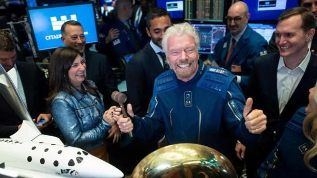 El magnate Richard Branson planea viajar al espacio el 11 de julio, antes que Jeff Bezos