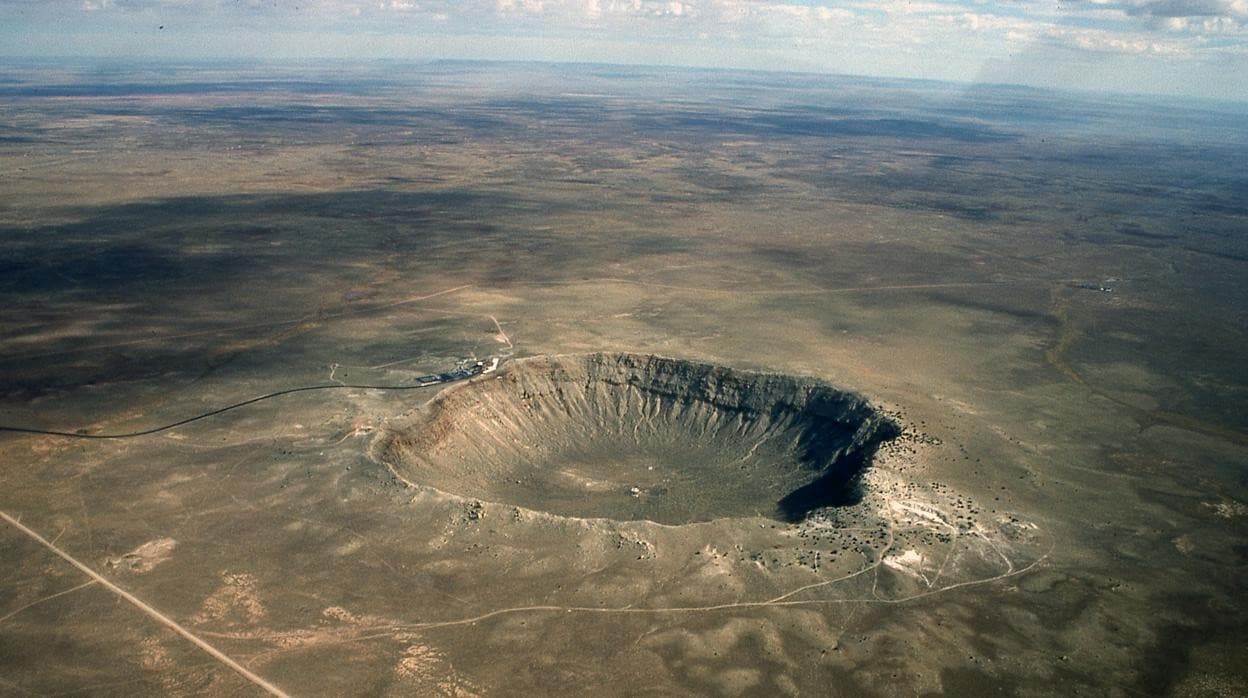 Este cráter de Arizona es el resultado del impacto de un meteorito de 50 m, mientras que los impactos descritos en el trabajo actual pueden haber sido cientos de veces mayores