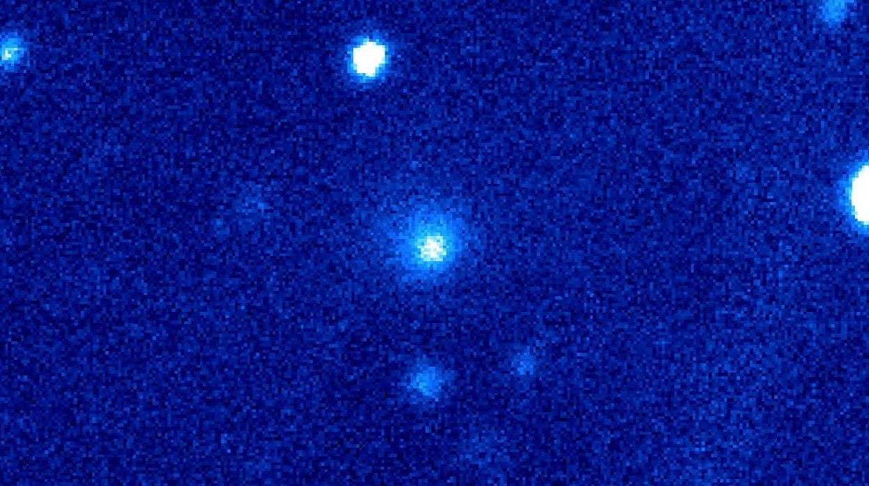 El cometa C / 2014 UN271 (Bernardinelli-Bernstein). La nube difusa es la coma del cometa