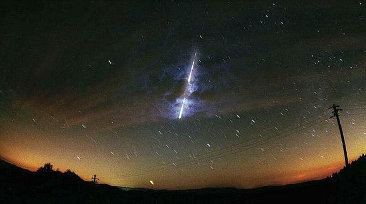 Espectacular imagen de un meteoro de las Leónidas sobre territorio norteamericano en noviembre del año 2000