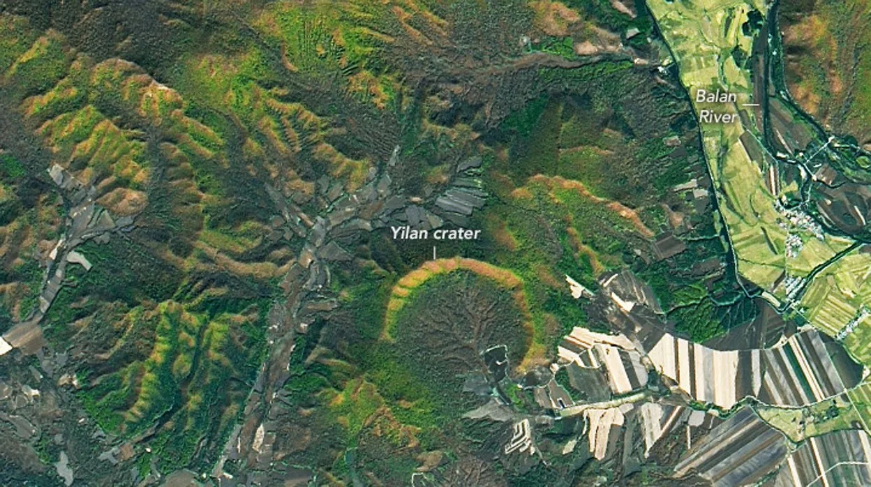 De acuerdo con los científicos, el cráter Yilan mide alrededor de 1,15 millas y tiene forma de media luna