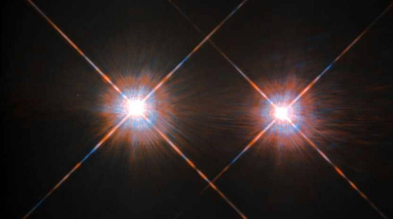 Alfa Centauri A (izquierda) y Alfa Centauri B en una imagen captada por el Telescopio Espacial Hubble