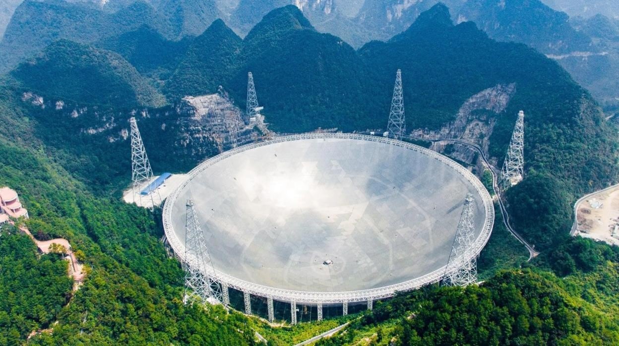 Radiotelescopio de 500 metros de diámetro FAST