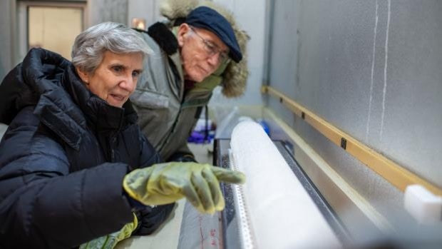 Los Thompson, el matrimonio septuagenario que continúa rescatando las memorias del hielo