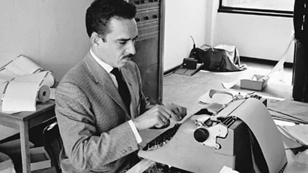 García Márquez, en las oficinas de «Prensa Latina». Bogotá, 1959