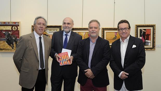 Federico Arnás, Ángel González Abad, Manuel Ángel Fernández y Juan Miguel Núñez, durante la presentación de «Cerco (nacionalista) a la Fiesta» en Las Ventas