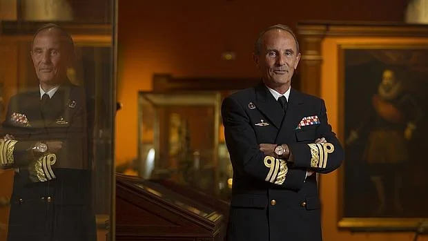 El almirante director del Museo Naval, Fernando Zumalacárregui