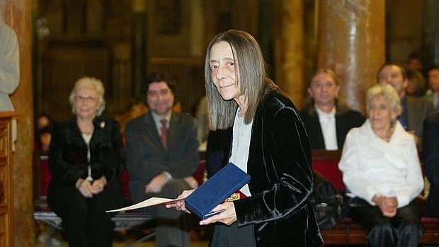 Asins durante la ceremonia de entrega de la Medalla al mérito de Bellas Artes en 2006