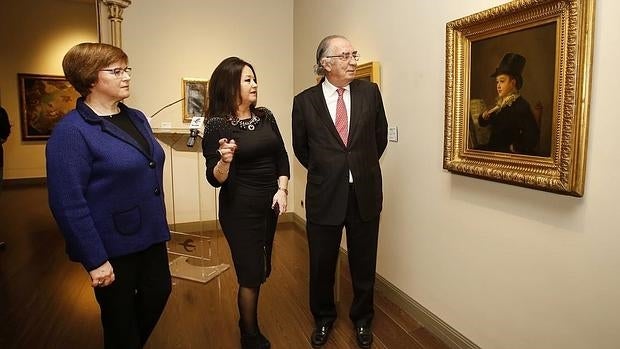 La directora del Museo Goya, Rosario Añaños, la responsable del Programa de Educación de Ibercaja, Magdalena Lasala y el presidente de la Fundación Ibercaja, Amado Franco