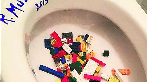 Así protestó el artista chino en 2015 cuando Lego se negó a venderle sus piezas