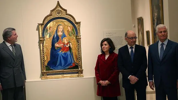 Junto a «La Virgen de la granada», de Fra Angelico, de izquierda a derecha, Íñigo Méndez de Vigo, Soraya Sáenz de Santamaría, Cristóbal Montoro y el duque de Alba