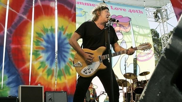 Paul Kantner, durante un concierto de Jefferson Airplane