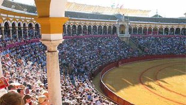 Tendidos de la plaza de toros de Sevilla