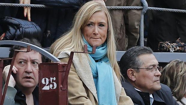 Cristina Cifuentes, en un burladero de Las Ventas