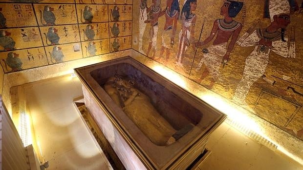«No sabemos si la cámara mortuoria es de Nefertiti o de otra mujer, pero está llena de tesoros»
