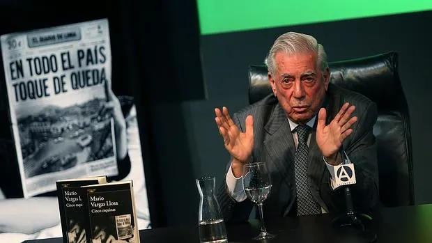 Mario Vargas Llosa, durante la presentación de «Cinco esquinas»