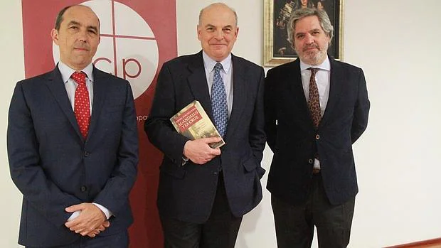Francisco Contreras Peláez, Rafael Sánchez Saus y Luis Sánchez-Moliní, en la presentación