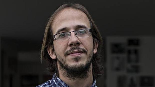 Álex Ayala: «El periodismo narrativo consiste en fracasar cada vez menos»