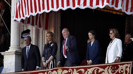El Rey Don Juan Carlos recibió el brindis de los tres toreros