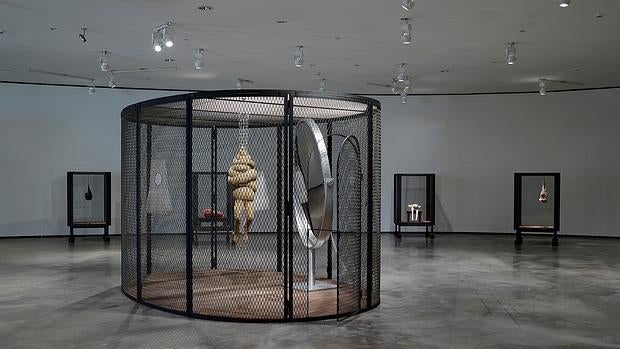 Vista del montaje de la exposición de Louise Bourgeois en el Museo Guggenheim Bilbao