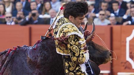 José Garrido sufrió una escalofriante cogida