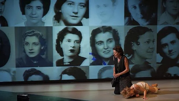Miriam Iscla y Sol Picó, en una escena de «Solo mujeres»