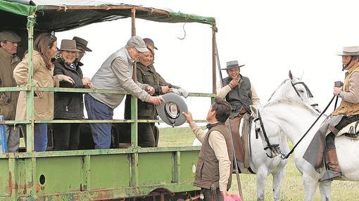 Eduardo Dávila Miura brinda a Don Juan Carlos su faena