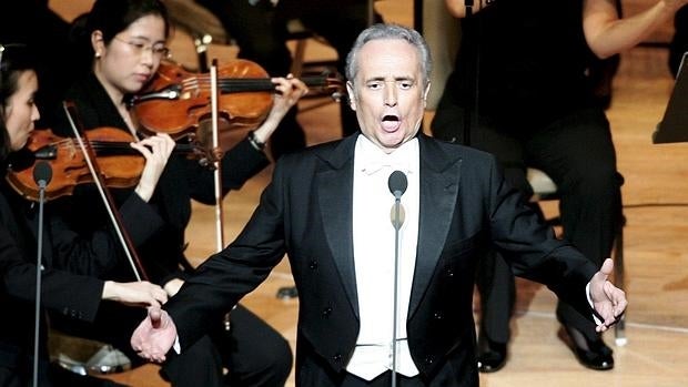 José Carreras, durante un concierto