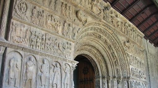 Portada de la iglesia del monasterio de Santa María de Ripoll, en Gerona