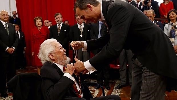 Fernando del Paso recibe el Premio Cervantes de manos de Felipe VI