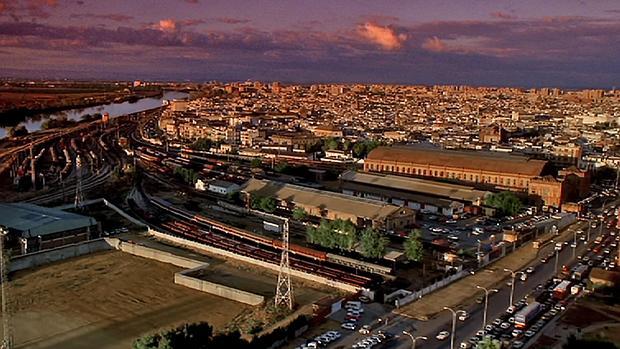 Sevilla desde un helicóptero sobrevolando el tapón de Chapina y Plaza de Armas