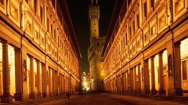 Uffizi de noche