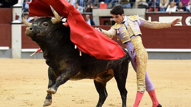 Miguel Ángel Delgado, en un pase de pecho