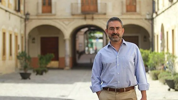 El autor, durante la entrevista, en Sevilla