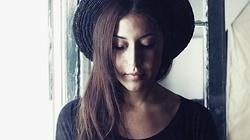 Anni B Sweet: «La tristeza ayuda más a escribir que la alegría»