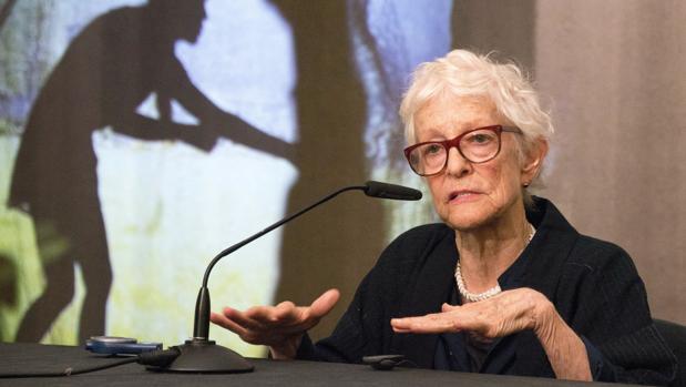 Joan Jonas viaja por el paisaje cántabro y su trayectoria creativa en una exposición en la Fundación Botín