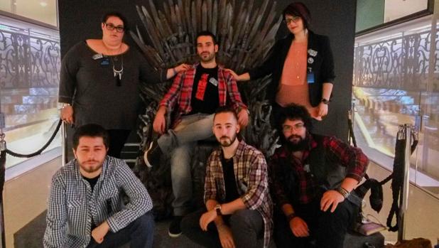 Los miembros del equipo de Podcast de hielo y fuego cuando fueron invitados por Movistar+ a Madrid para hacer un podcast en directo en el evento al inicio de temporada