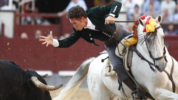 Torerísimo Leonardo Hernández, sin trofeos, en el mano a mano con Lea Vicens en Teruel