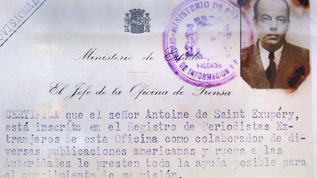 Foto del carné provisional que el escritor obtuvo en Valencia, antes de volar a Madrid, el 13 de abril de 1937