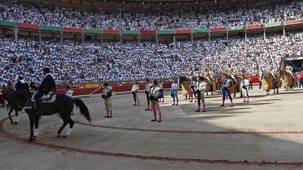 Tarde de negro luto en San Fermín