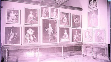 Fotografía antigua de la Sala de retratos del Museo del Prado