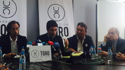Juan Diego, José Miguel Soriano, Carlos Núñez y Vicente Conde, durante la rueda de prensa en el despacho Creamdes & Calvo Sotelo