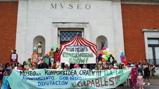 Movilización ante el museo