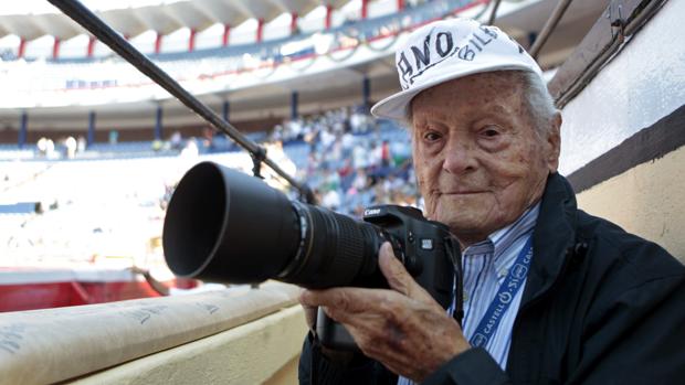 El fotografo taurino Francisco Cano «Canito»