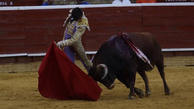 Roca Rey impone su temple en Las Colombinas