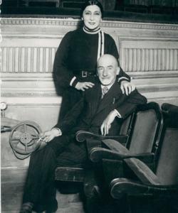 Con la actriz Lola Membrives en 1923
