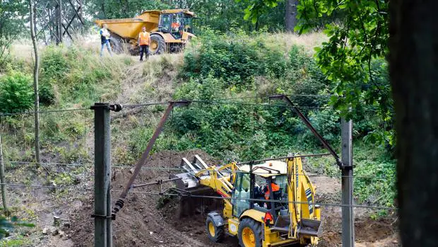 Excavaciones en la zona de Walbrzych, en Polonia, donde se cree que puede estar oculto un tren del oro nazi