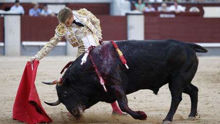 javier Jiménez, en un estupendo derechazo