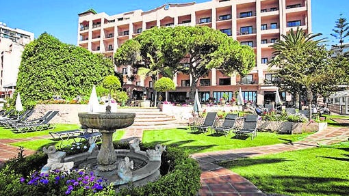 Bar del jardín del Hotel Fuerte en Marbella