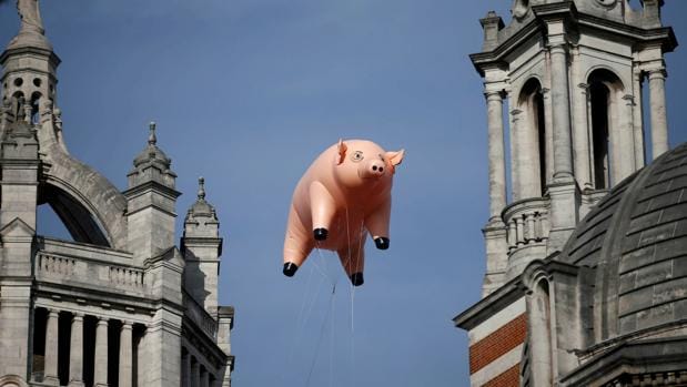 Globo hinchable de un cerdo en homenaje a Pink Floyd